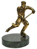 Хоккеист статуэтка бронза змеевик